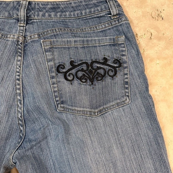 White House Black Market Women’s Vintage Low Rise Embroidered Denim Jean Size 10 - Picture 4 of 13